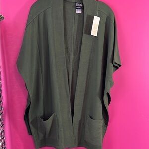 Open sided cape with pockets